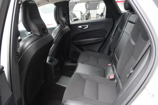Volvo XC 60 2021 - 31900 EUR, 121360 km - AUTO.MOTO.pt - 121360km - foto 6 de 22