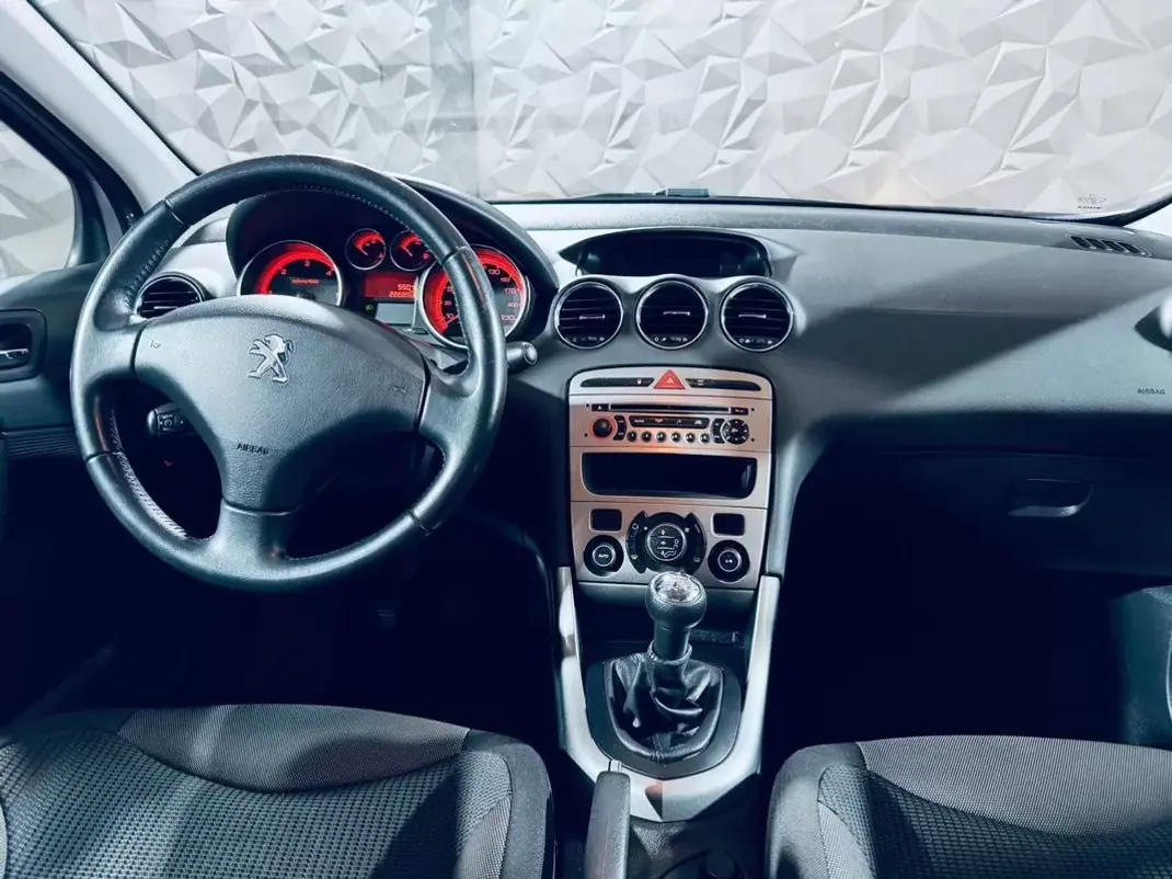 Peugeot 308 2012 - 6450 EUR, 226882 km - AUTO.MOTO.pt - 226882km - foto 8 de 20