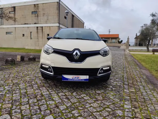 Renault Captur 2017 - 11700 EUR, 107123 km - AUTO.MOTO.pt - 107123km - foto 2 de 12