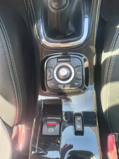 Renault Mégane 2012 - 8500 EUR, 240000 km - AUTO.MOTO.pt - 240000km - foto 16 de 26