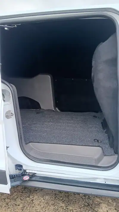 Ford Transit Connect 2018 - 12300 EUR, 207321 km - AUTO.MOTO.pt - 207321km - foto 19 de 21