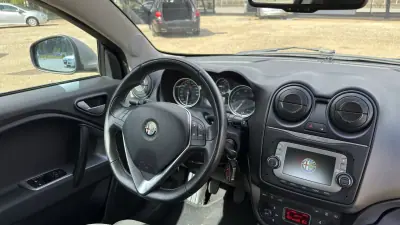 Alfa Romeo MiTo 2015 - 11600 EUR, 146000 km - AUTO.MOTO.pt - 146000km - foto 23 de 40