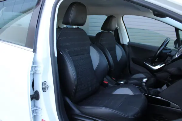 Peugeot 2008 2015 - 10500 EUR, 148600 km - AUTO.MOTO.pt - 148600km - foto 10 de 19