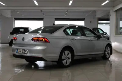 Volkswagen Passat 2021 - 21900 EUR, 22076 km - AUTO.MOTO.pt - 22076km - foto 2 de 44