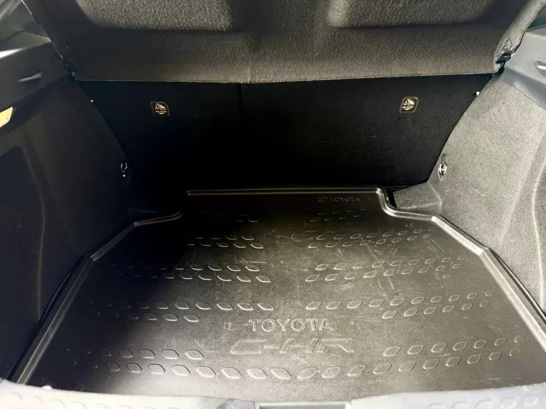 Toyota C-HR 2019 - 23950 EUR, 80000 km - 80000km - foto 12 de 31