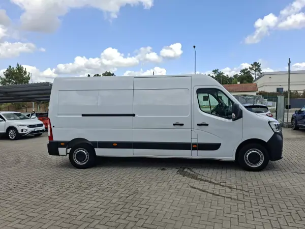 Renault Master 2024 - 23000 EUR, 66500 km - AUTO.MOTO.pt - 66500km - foto 5 de 17