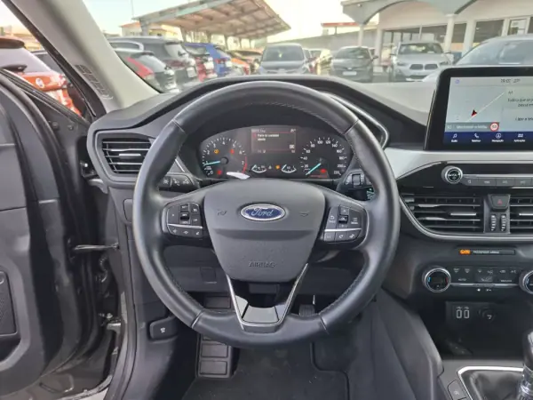 Ford Kuga 2021 - 21000 EUR, 59800 km - AUTO.MOTO.pt - 59800km - foto 15 de 36