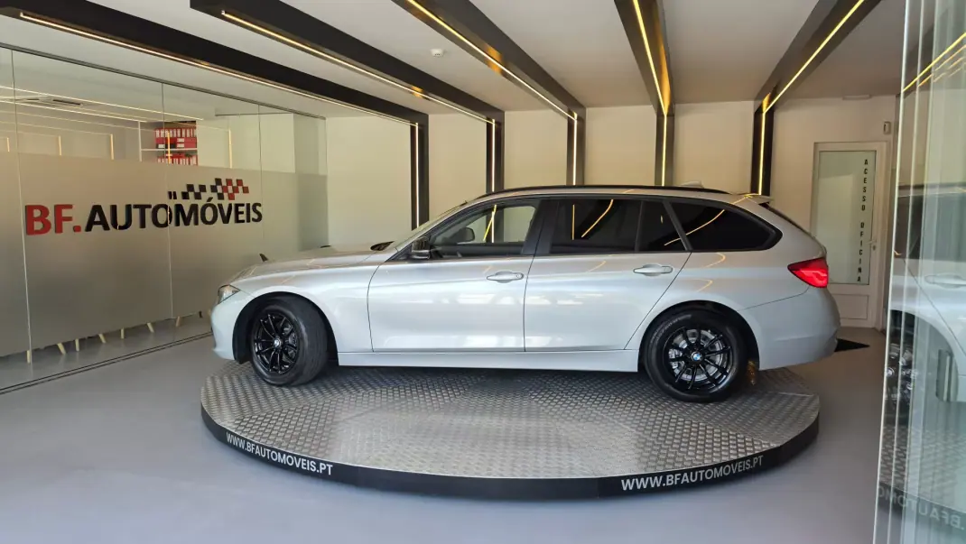 BMW 318 2017 - 17900 EUR, 165210 km - 165210km - foto 14 de 55