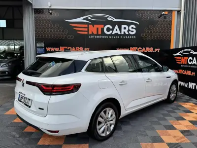 Renault Mégane Sport Tourer 2023 - 24900 EUR, 16217 km - AUTO.MOTO.pt - 16217km - foto 2 de 22