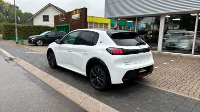 Peugeot e-208 2023 — foto 4 de 11