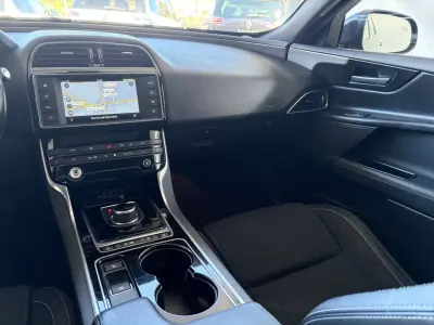 Jaguar XE 2016 - 16990 EUR, 187630 km - AUTO.MOTO.pt - 187630km - foto 9 de 9