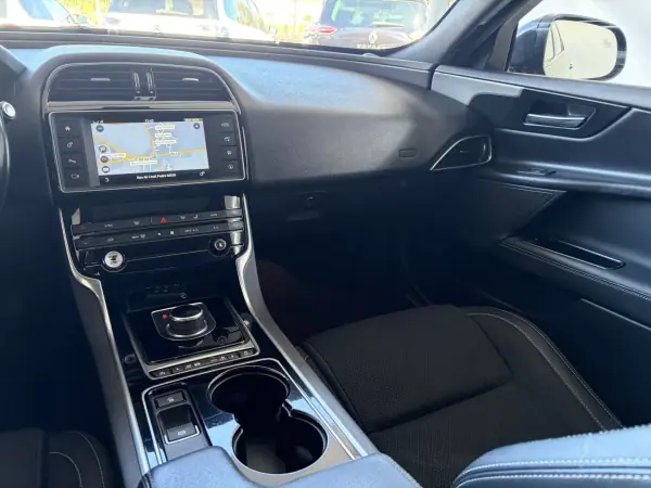 Jaguar XE 2016 - 16990 EUR, 187630 km - AUTO.MOTO.pt - 187630km - foto 9 de 9