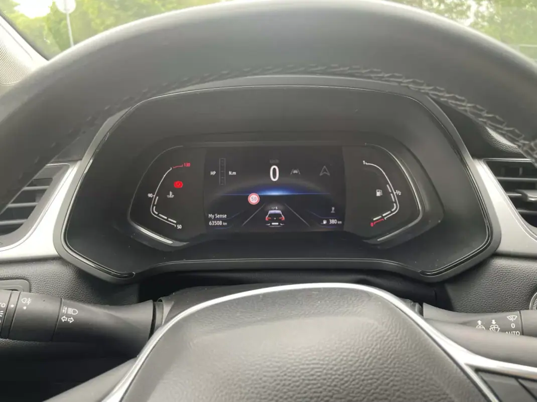 Renault Captur 2023 - 18490 EUR, 63000 km - AUTO.MOTO.pt - 63000km - foto 9 de 10