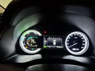 Kia Niro 2017 - 15750 EUR, 75577 km - AUTO.MOTO.pt - 75577km - foto 10 de 10