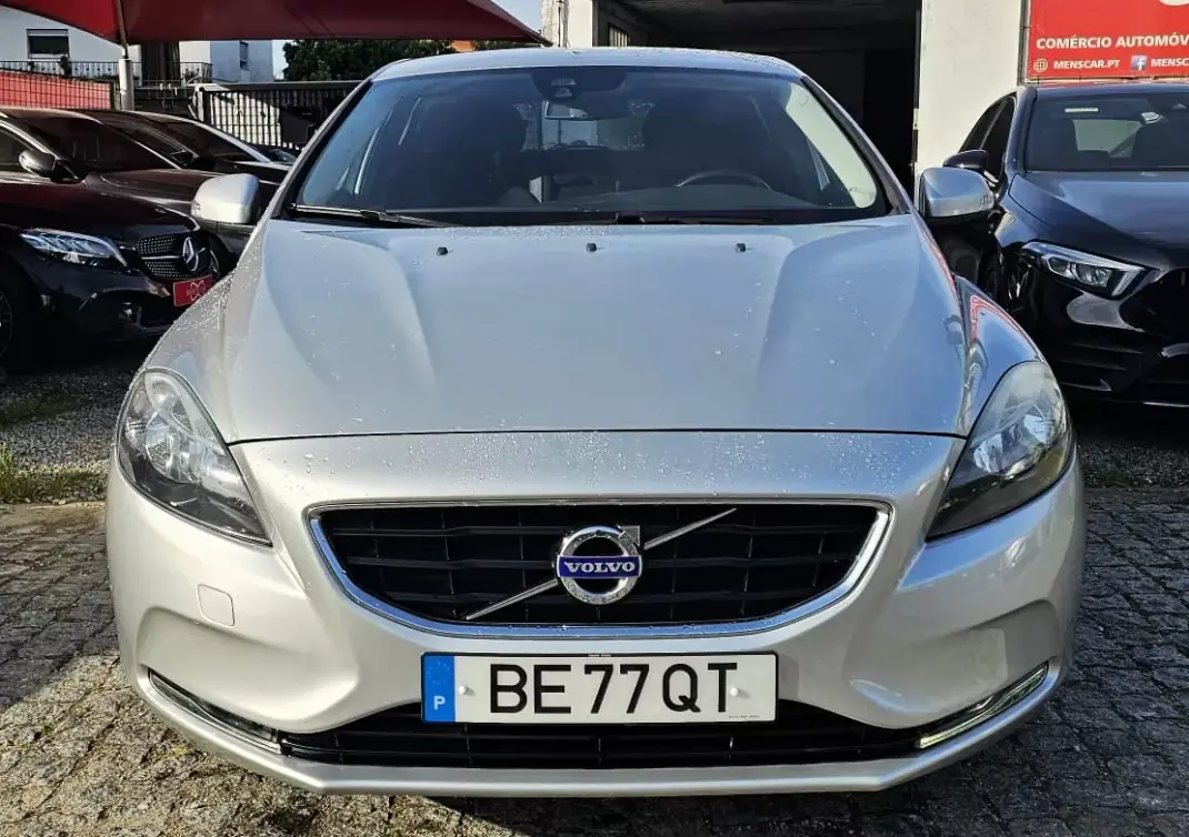 Volvo V40 2014 - 11500 EUR, 154200 km - AUTO.MOTO.pt - 154200km - foto 15 de 20