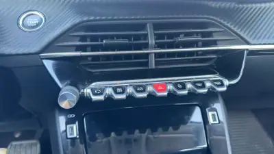 Peugeot e-208 2021 - 16900 EUR, 40000 km - AUTO.MOTO.pt - 40000km - foto 17 de 22