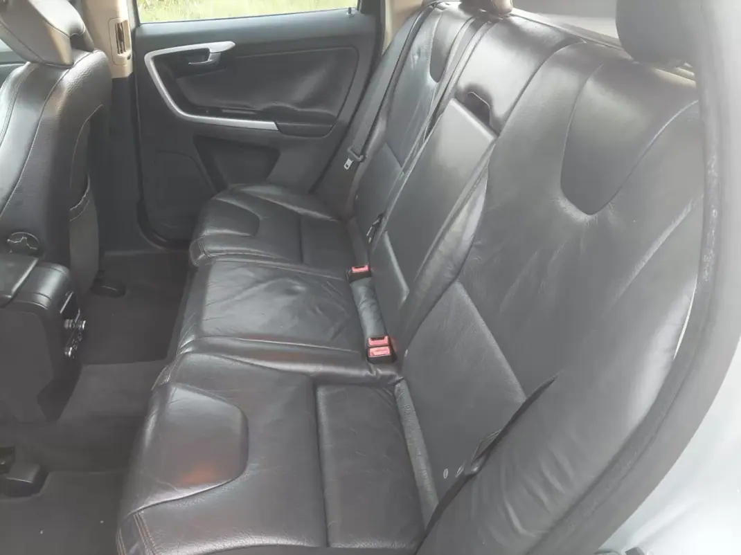 Volvo XC 60 2008 - 11900 EUR, 295804 km - AUTO.MOTO.pt - 295804km - foto 8 de 15