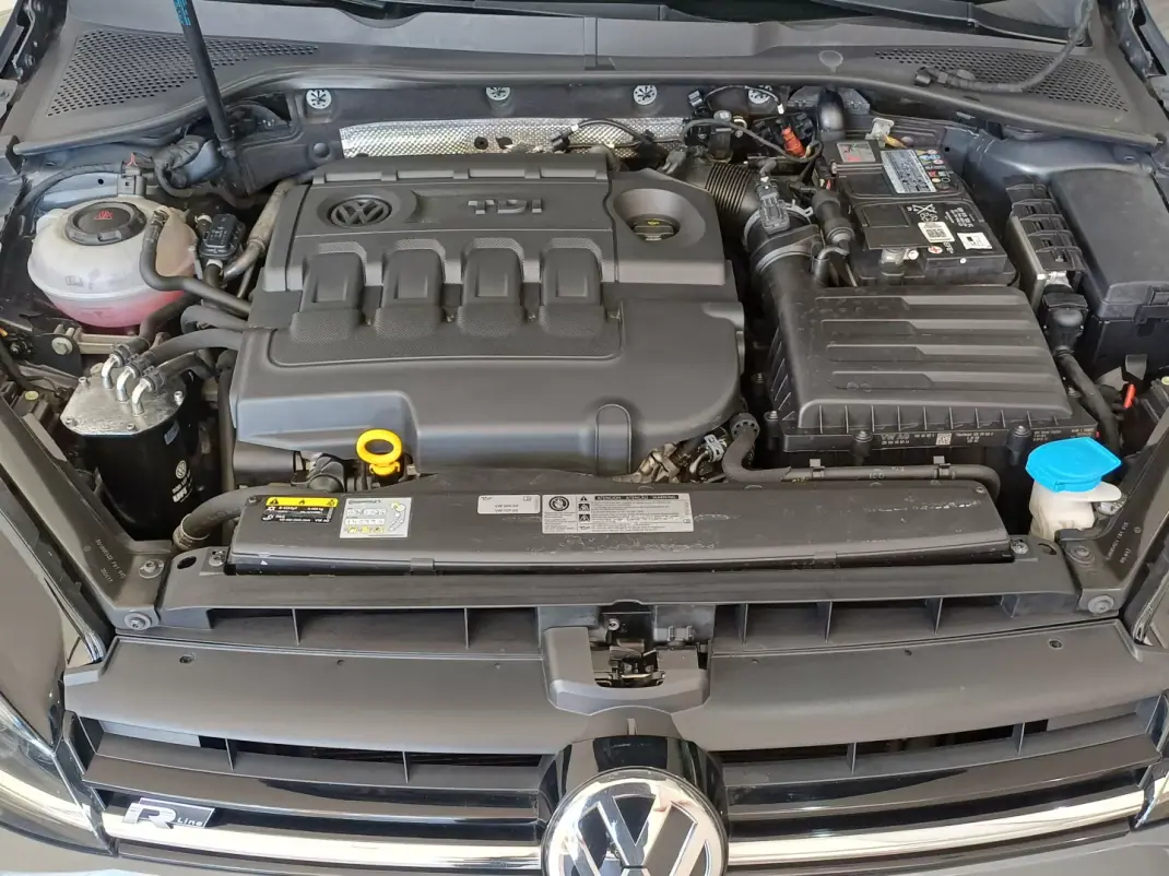 Volkswagen Golf 2017 - 18900 EUR, 140802 km - AUTO.MOTO.pt - 140802km - foto 11 de 12