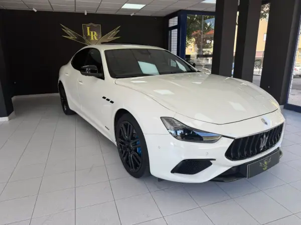 Maserati Ghibli GT Hybrid 2021 Gasolina — 45 000 km · Porto Maserati Ghibli GT Hybrid 2021 Gasolina