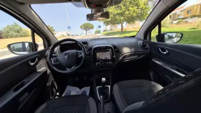 Renault Captur 2018 - 12890 EUR, 130000 km - AUTO.MOTO.pt - 130000km - foto 2 de 14