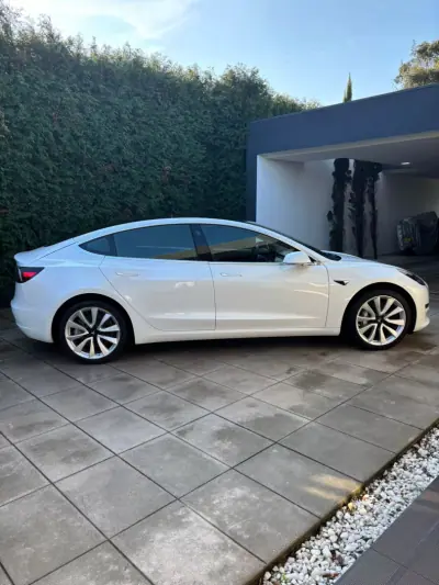 Tesla Model 3 2019 - 22900 EUR, 117000 km - AUTO.MOTO.pt - 117000km - foto 8 de 27