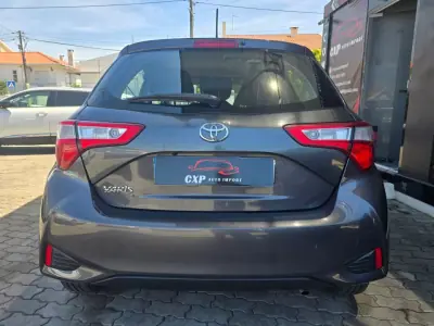 Toyota Yaris 2020 - 13900 EUR, 127000 km - AUTO.MOTO.pt - 127000km - foto 10 de 17