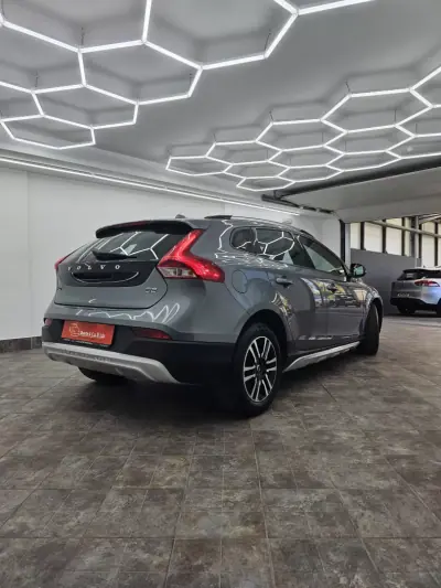 Volvo V40 Cross Country 2018 - 15000 EUR, 106816 km - 106816km - foto 30 de 40