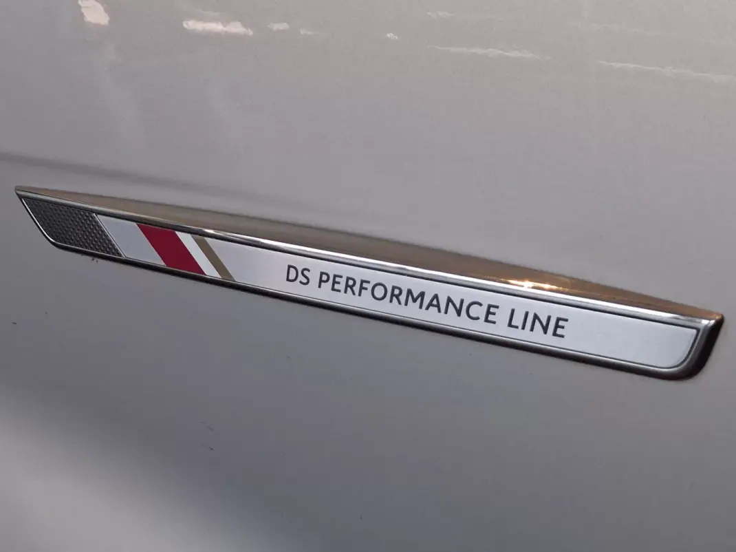 DS DS7 2022 - 27750 EUR, 56750 km - 56750km - foto 29 de 36