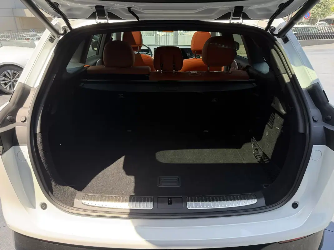 Xpeng G9 2024 - 53990 EUR, 68000 km - 68000km - foto 18 de 18