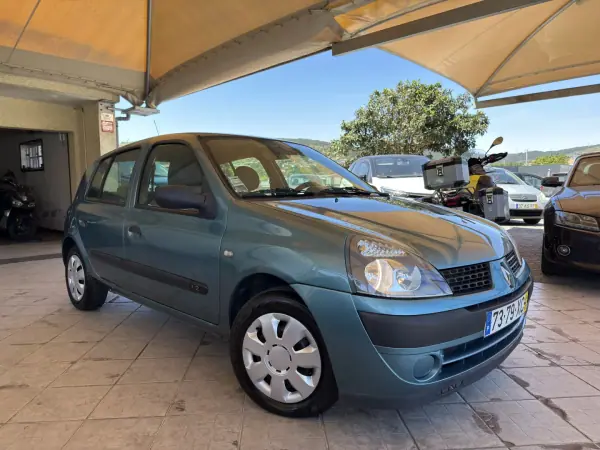 Renault Clio 2004 - 3250 EUR, 222926 km - AUTO.MOTO.pt - 222926km - foto 11 de 28