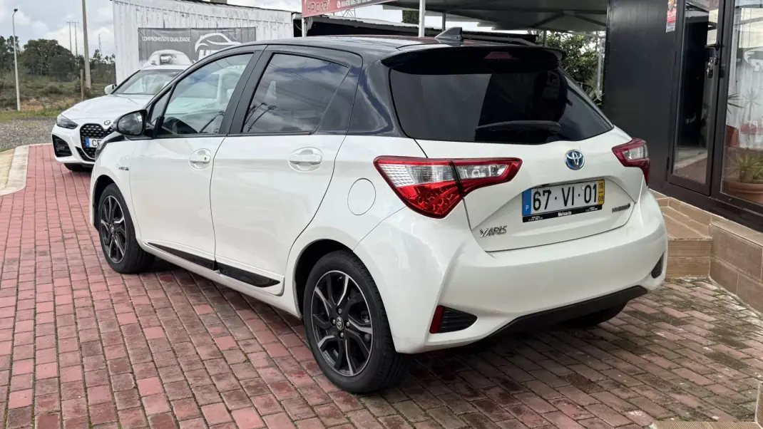 Toyota Yaris 2018 - 16990 EUR, 80000 km - AUTO.MOTO.pt - 80000km - foto 8 de 29