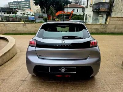 Peugeot e-208 2020 - 15750 EUR, 56000 km - AUTO.MOTO.pt - 56000km - foto 37 de 41