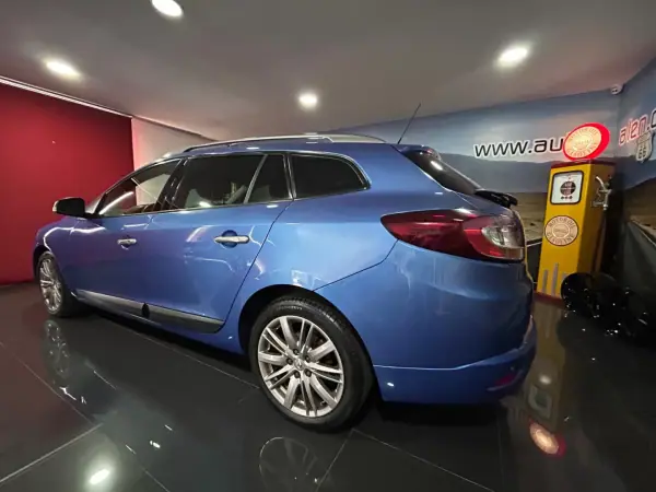 Renault Mégane Sport Tourer 2011 - 7500 EUR, 268066 km - AUTO.MOTO.pt - 268066km - foto 4 de 21