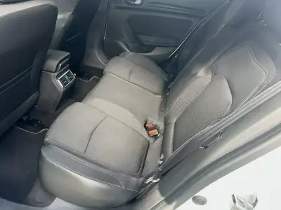 Renault Mégane 2016 - 12500 EUR, 101000 km - AUTO.MOTO.pt - 101000km - foto 9 de 10