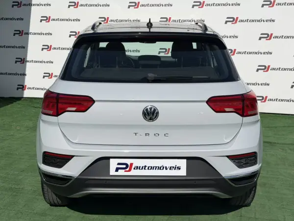 Volkswagen T-Roc 2018 - 16990 EUR, 108000 km - AUTO.MOTO.pt - 108000km - foto 9 de 11