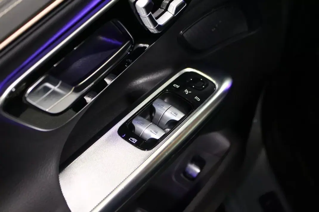 Mercedes-Benz EQE 2025 - 58900 EUR, 25000 km - AUTO.MOTO.pt - 25000km - foto 32 de 42