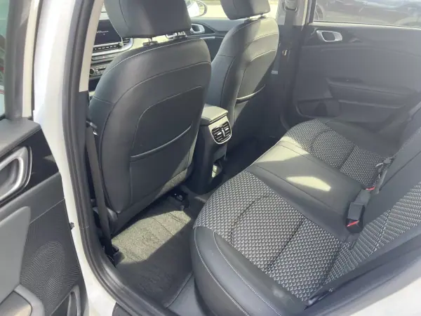 Kia Ceed 2025 - 23900 EUR, 10 km - AUTO.MOTO.pt - 10km - foto 8 de 20