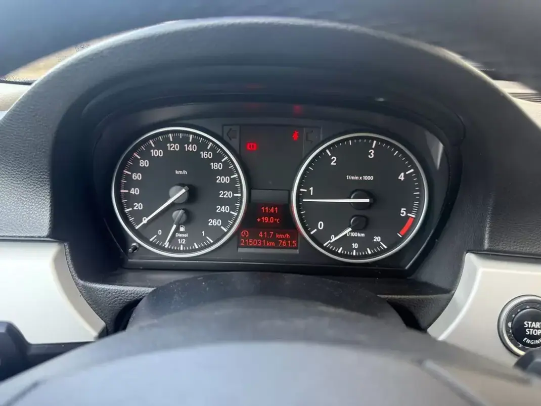 BMW 316 2010 - 8990 EUR, 215000 km - AUTO.MOTO.pt - 215000km - foto 20 de 27