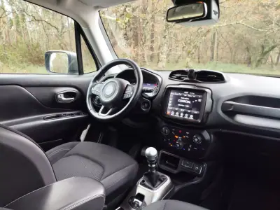 Jeep Renegade 2019 - 15900 EUR, 96500 km - AUTO.MOTO.pt - 96500km - foto 14 de 17