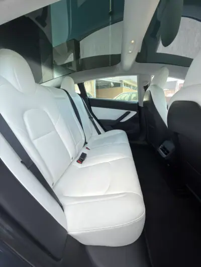 Tesla Model 3 2021 - 27000 EUR, 157593 km - 157593km - foto 15 de 18