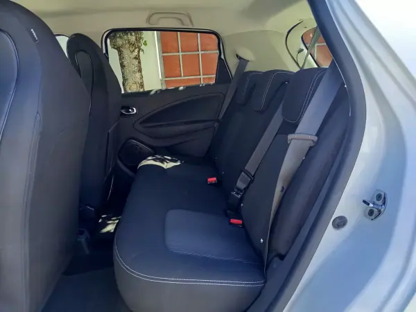 Renault Zoe 2019 - 12490 EUR, 52400 km - AUTO.MOTO.pt - 52400km - foto 10 de 17