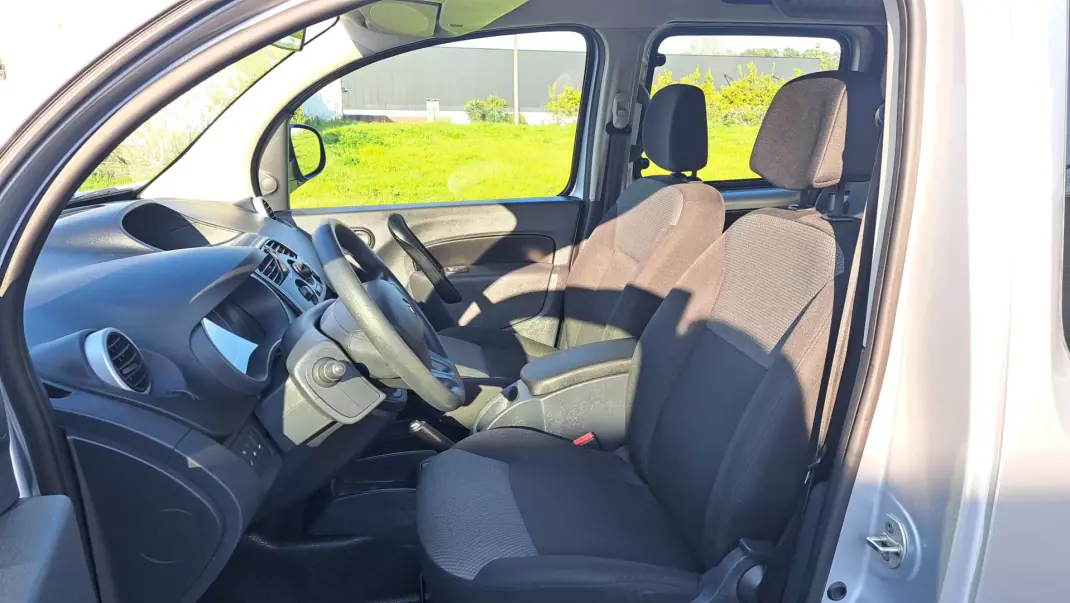 Renault 2019 - 19900 EUR, 100835 km - AUTO.MOTO.pt - 100835km - foto 2 de 28