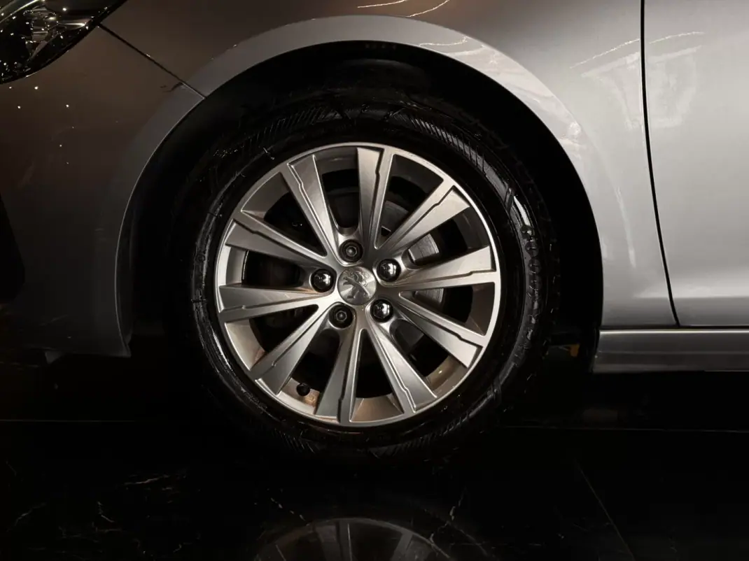 Peugeot 308 SW 2020 - 13490 EUR, 149900 km - AUTO.MOTO.pt - 149900km - foto 13 de 34