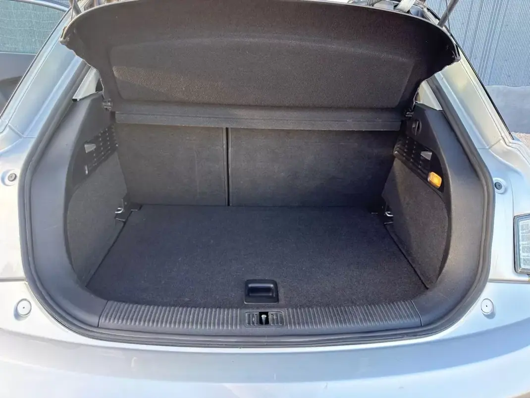 Audi A1 2012 - 8950 EUR, 229900 km - AUTO.MOTO.pt - 229900km - foto 13 de 22