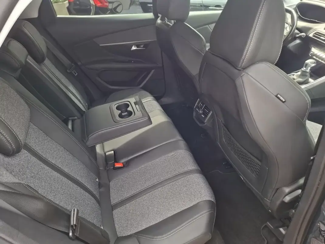 Peugeot 3008 2017 - 13500 EUR, 100000 km - 100000km - foto 25 de 39