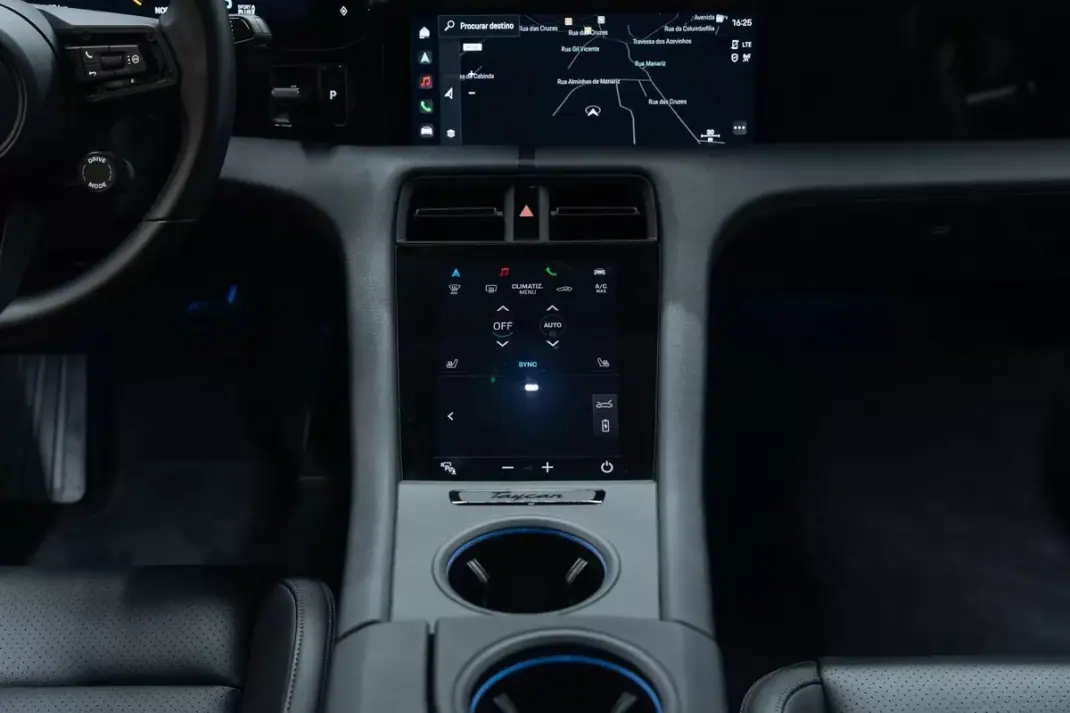 Porsche Taycan 2024 - 84950 EUR, 8000 km - AUTO.MOTO.pt - 8000km - foto 20 de 58