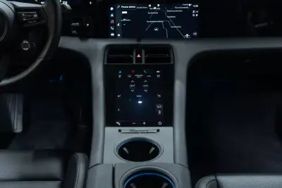 Porsche Taycan 2024 - 84950 EUR, 8000 km - AUTO.MOTO.pt - 8000km - foto 20 de 58