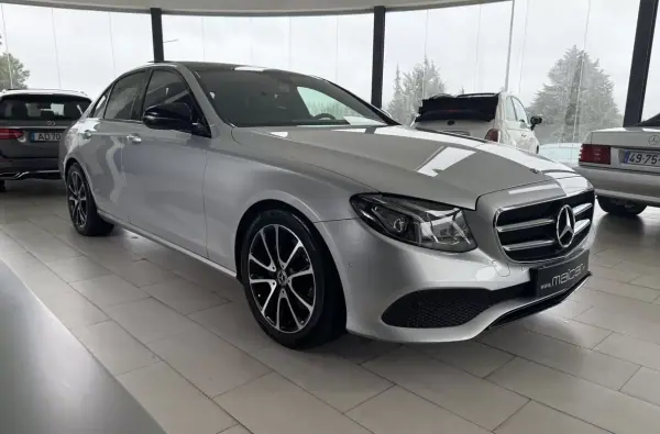 Mercedes-Benz E 220 2020 - 34990 EUR, 84701 km - AUTO.MOTO.pt - 84701km - foto 3 de 29