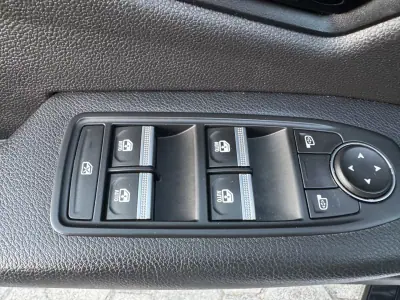 Renault Mégane E-Tech 2022 - 22500 EUR, 96000 km - AUTO.MOTO.pt - 96000km - foto 42 de 44