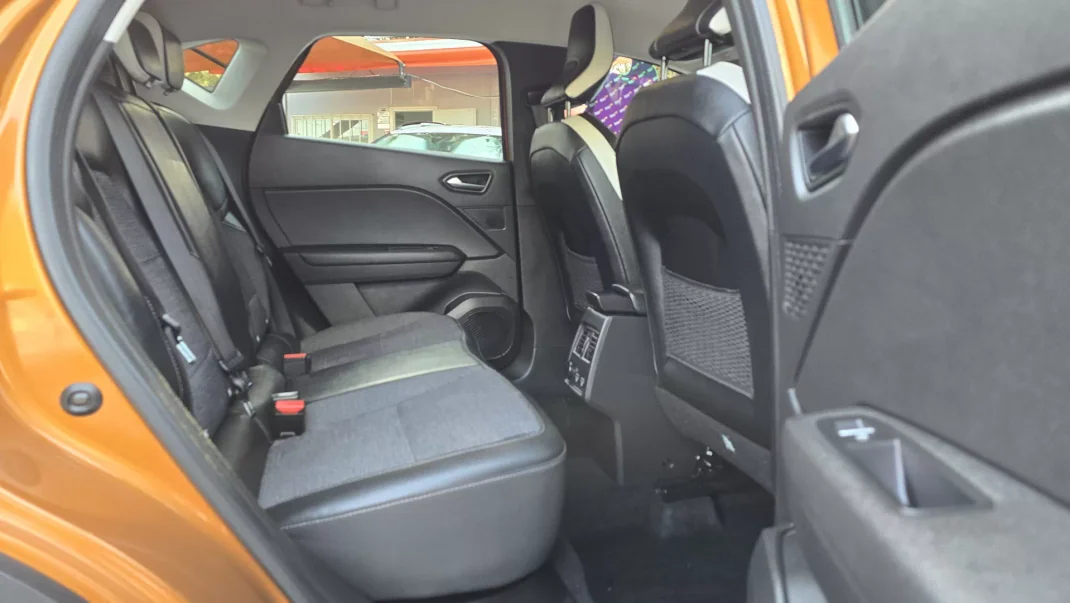 Renault Captur 2021 - 18500 EUR, 53600 km - AUTO.MOTO.pt - 53600km - foto 20 de 22